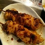 やきとり 上野文楽 - 鶏もも串ニンニクタレ！マストです！