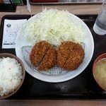 坂井精肉店 - メンチカツ定食、キャベツ大、ご飯並