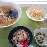 ポリテクセンター北海道 レストラン - 鶏塩ラーメン＆ミニ温玉丼です。