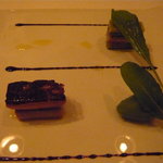 ル・ジュー・ドゥ・ラシエット  - マグロのスパイスローストとフォアグラの「ロッシーニ」スタイル