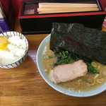 千葉家 - 並ラーメンと半ライス