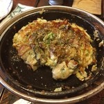 鹿久居荘 - かきおこ定食の、牡蠣のお好み焼き。
            一応、焼けましたよ。
            牡蠣4個あったので、満足です(•̀ᴗ•́)و