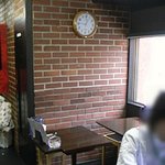 カレー倶楽部 ルウ - 2人掛けテーブル席が４つで、意外にせまいです(^_^;)