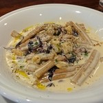 FERRAGOSTO - 自家製パスタ 栗風味のカサレッチェ ゴルゴンゾーラクリームソース。