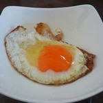 まこ家 - サービスの目玉焼き