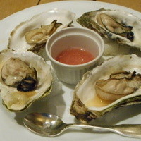 Osteria UVA RARA 横浜 - 宮城県産熱々牡蠣蒸気蒸しエシャレットビネガーソース