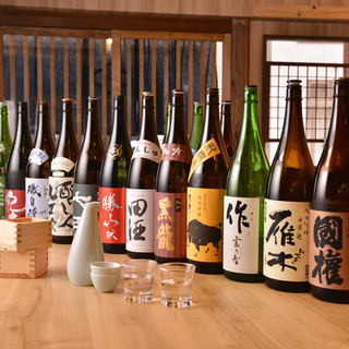 全国から厳選した日本酒を常時90種類以上ご用意。