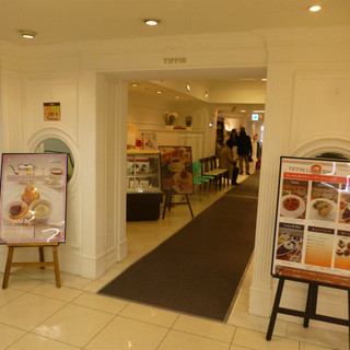 ティフィン三越栄店 は 名古屋市中区栄３丁目の名古屋栄三越４階にあるカフェです 名古屋栄三越で By の 民 ティフィン 三越栄店 Tiffin 栄 カフェ 食べログ