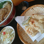 無添さぬきめん あじ豊 - 「きつねうどん」に「鶏天」をトッピング。ここに来ると毎回鶏天食べてます。