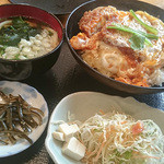 無添さぬきめん あじ豊 - 「カツとじ丼」（780円）。お値段的に普通なのにお味はスペシャル～♪