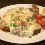 BARU 竹末 - 黒豚肩ロースのカツレツ。（780円）
      手のひらサイズの厚切り肩ロースに、たっぷりチーズ。肉がやわらかくて、旨い。