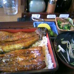 三楽園 - うな重2,000円