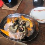 魚処　わき - サザエは目の前で焼いてくれました・・・・ちょっと目の前に火が点いたのはビックリしましたよ