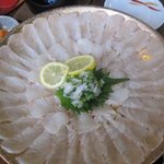 魚処　わき - ヒラメのお刺身・・・・真ん中にはエンガワが、お腹一杯ヒラメの刺身を食べました。