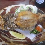 魚処　わき - おこぜのてんぷら、これはそのままかぶり（お持ち帰り）にしました。お腹一杯で一人一匹は無理でした。 