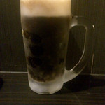BARU 竹末 - ハーフアンドハーフ。（500円）ビールは常に、キンキンに冷えたジョッキで提供されます。