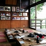 高森田楽保存会 - 広々店内。