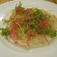 Osteria UVA RARA 横浜 - 真鯛のカルパッチョサラダ仕立て柚子コショウ風味