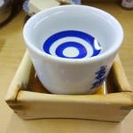 煮込 蔦八 - あさ開 岩手鶴 ※溢れそうで少しいただいた後(2015.11)