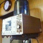 煮込 蔦八 - 骨董品レベルのサンヨーの燗器 ※現在は使っていないそう(2015.11)