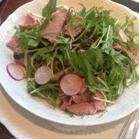 クロスダイン - 牛肉のサラダ。