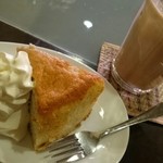 Cafe Sabay - バナナケーキ ¥300   &   アイスカフェオレ ¥350