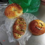 チーズベーグル150円/サツマイモデニッシュ150円/スマイルクリーム110円