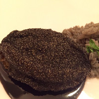 レストラン・モリエール - エゾアワビをイカスミの味のパン粉でコーティング