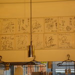 Doutomborikamukura - 著名人のサインがたくさんあります
