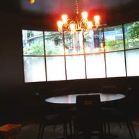 La Cime - 店内は薄暗く、クラシックが流れています。