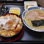 久美食堂 - カツ丼半ラーメン定食 1,000円