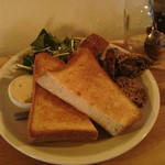 パーラー江古田 - トーストセット焼き強め スライスパンは、フォカッチャ、小麦酵母のバゲット、ごまパン2カット、イチジクくるみのコンプレ。20160109