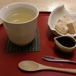 太郎茶屋鎌倉 - はちみつ柚子茶、わらびもちつき