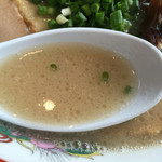 長崎楼 - 2016年1月初旬 スープをレンゲで。今日は更に美味いスープでした。