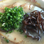 長崎楼 - 2016年1月初旬 青葱は切りたてとわかる新鮮なもの。木耳は適度な太さのコリコリ食感。