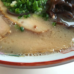 長崎楼 - 2016年1月初旬 スープは茶色の混濁に油の粒子が細かく浮かんでいます。