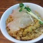 貝ガラ屋 - ２０１６年１月９日１０日の貝めしは鯛刺しの昆布〆３切れと牡蠣味噌載せ。２５０円。
