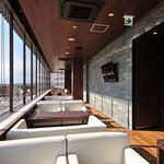 Restaurant & Bar nalu - レストランスペースは縦長で光がたっぷり入ります