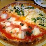 トラットリア・イタリア - ピザ