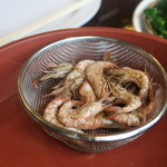 地獄蒸し工房 鉄輪 - 海老茹で上がり