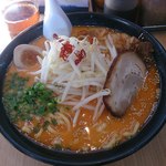 あじくら - 初来店、トンカララーメン中辛大盛。汗かいた