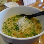 Gohan Dokoro Miyano Gyouza - みやそばは鶏白湯スープ