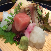 瓢嘻 京橋店 - お造り：アオリ烏賊　鮪　寒ブリ焼霜