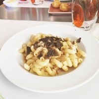 Benoit Alain Ducasse - チーズのショートパスタに黒トリュフ！
                目の前でスライスしてくれます(•ө•)♡
                すごーく良い香り (͏ ˉ ꈊ ˉ)✧˖° 