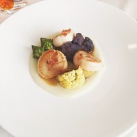 Benoit Alain Ducasse - ホタテ〜！
                ホタテってこんなに歯ごたえあるのか、と(•ө•)♡