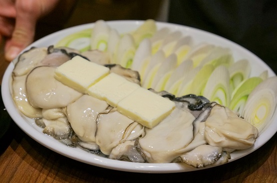 800gある豪快な肉の“エアーズロック”リブロースステーキは超ド迫力