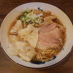 室蘭ラーメン 雷文 - ワンタン麺 1000円