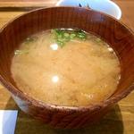 E’s cafe - ランチ：大豆のから揚げ香味ネギだれごはん　お味噌汁とデリ付