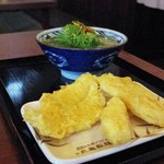 丸亀製麺 - かけうどんと黄金かれい天とイカ天とれんこん天