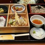 楽庵 - 季節の彩り定食
            